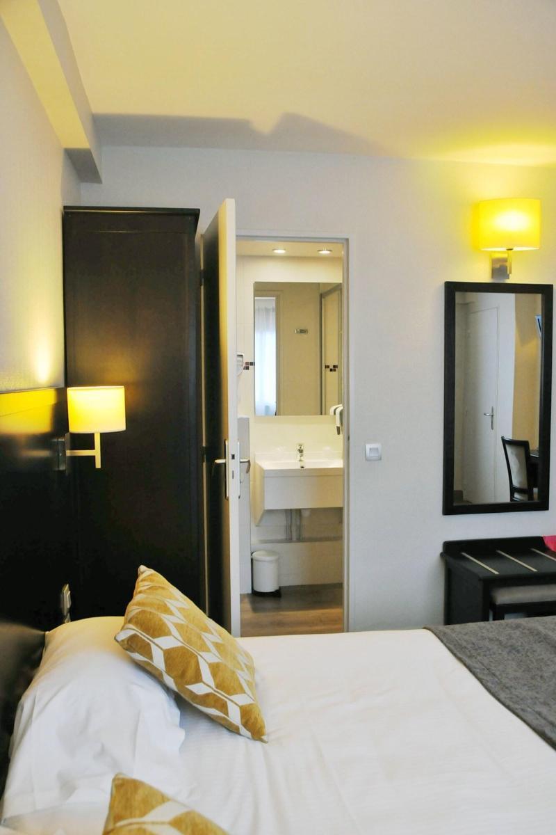 Hotel Des Quatrans Caen Ngoại thất bức ảnh