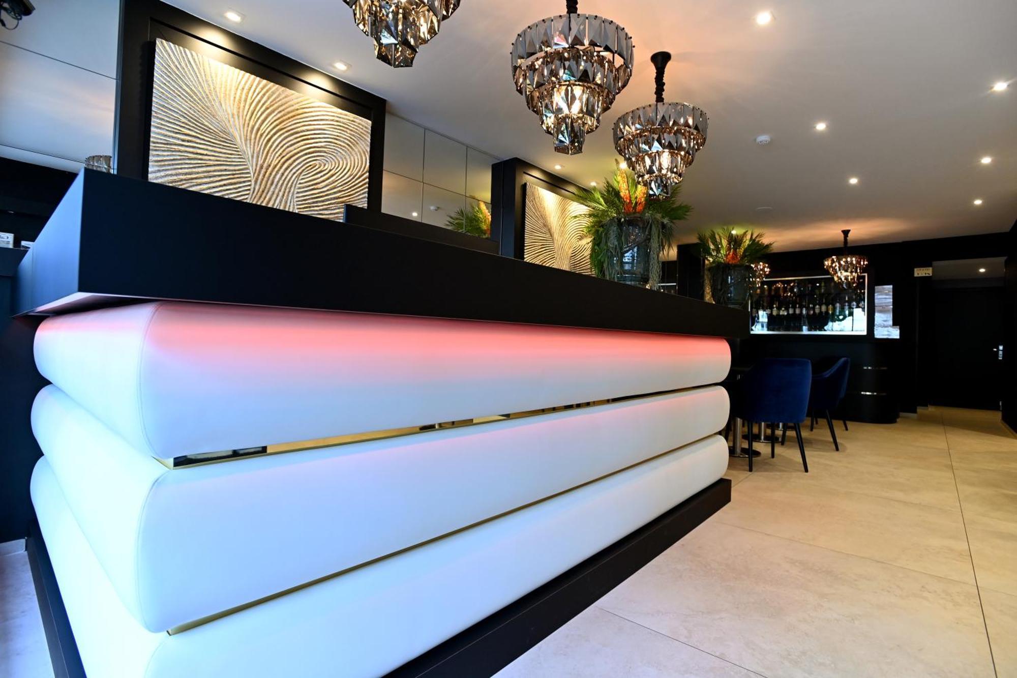 Hotel Des Quatrans Caen Ngoại thất bức ảnh