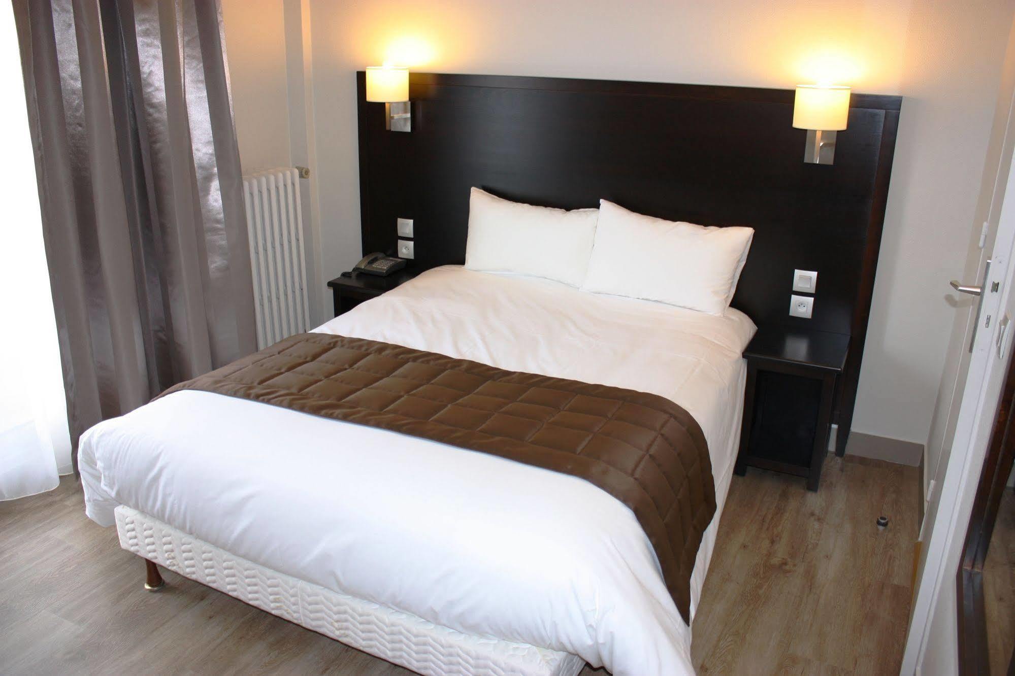 Hotel Des Quatrans Caen Ngoại thất bức ảnh